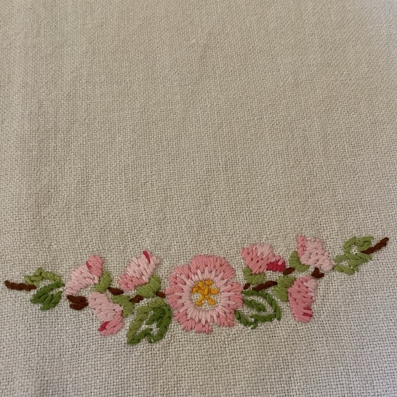 VTG Hand Embroidered Pink Floral Doily🌸 - Picture 3 of 8